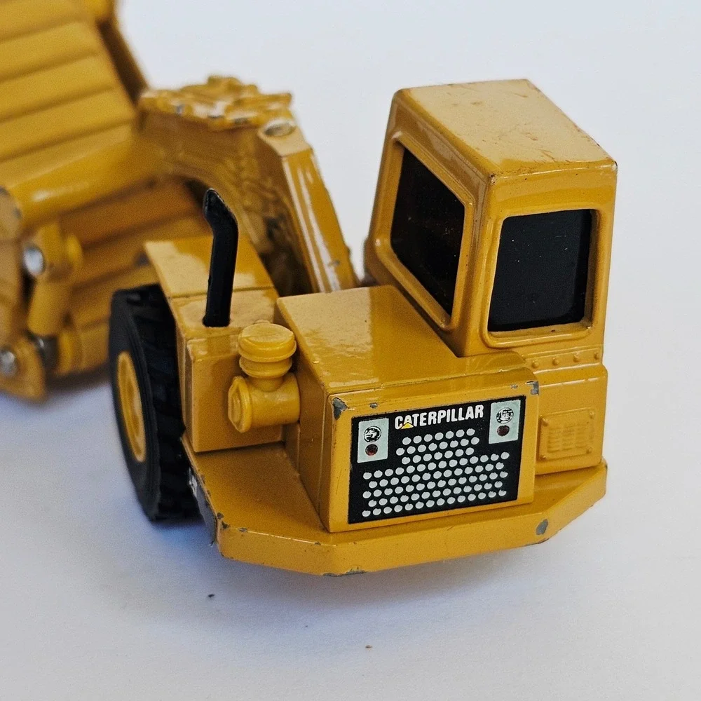 Vintage Ertl Caterpillar 613C Elevating Scraper Die-Cast‎ Construction Toy Cat